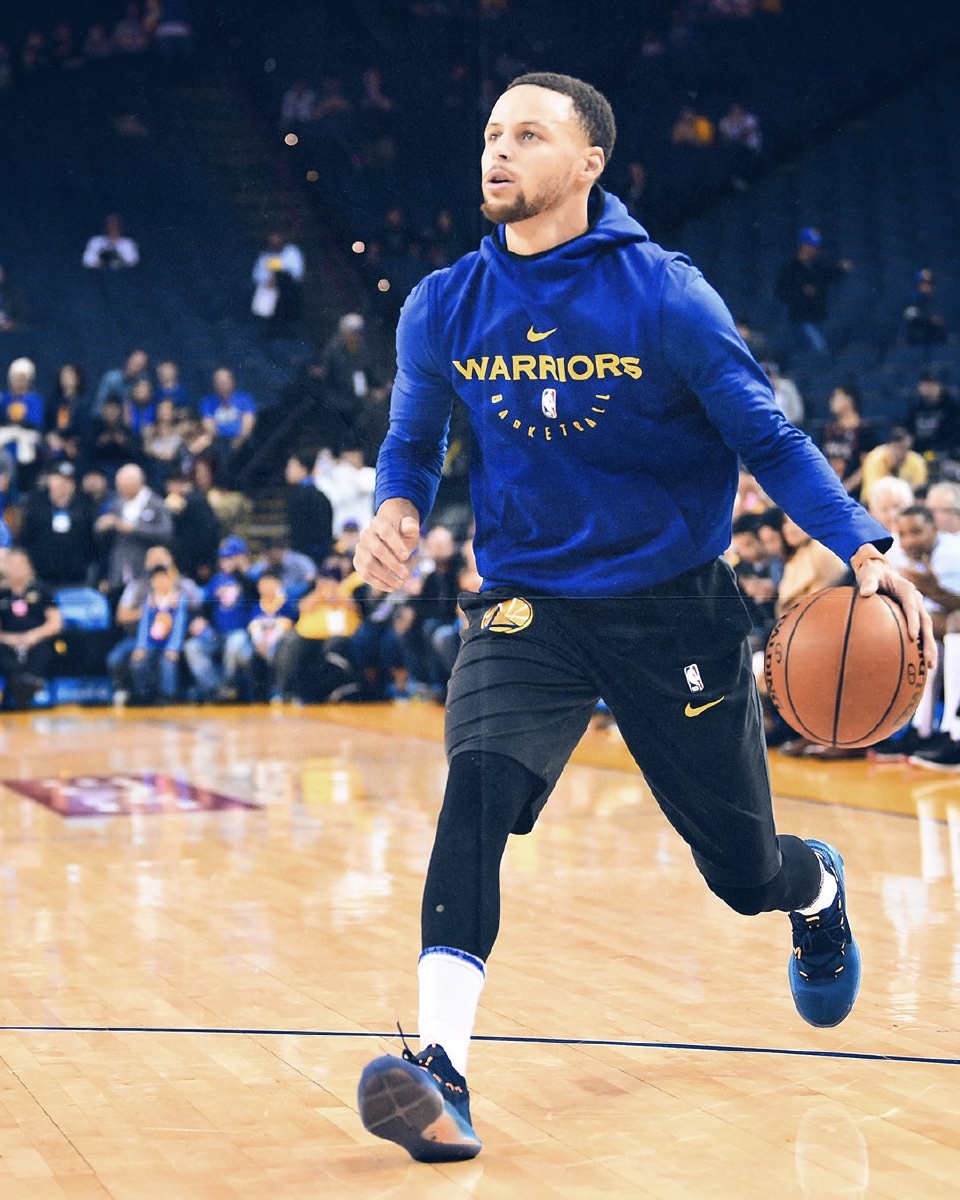 镜报：巴尔韦德不满阿隆索执教风格或考虑离队，曼联对其有意（镜报：巴尔韦德不满阿隆索执教理念或寻求离队，曼联有意引进）