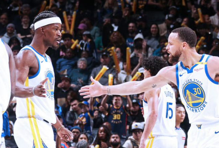 记者晒视频：钟义浩现场观看海牛比赛，海牛进球后他兴奋鼓掌（记者晒视频：钟义浩现场观战海牛，破门瞬间激动鼓掌）