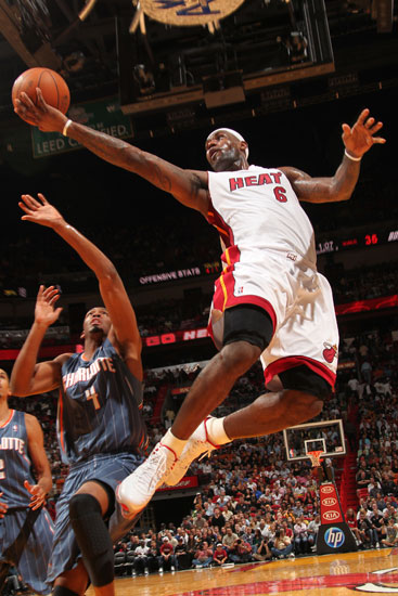 本土球员崛起让球迷看到希望（本土力量崛起，球迷重燃希望）