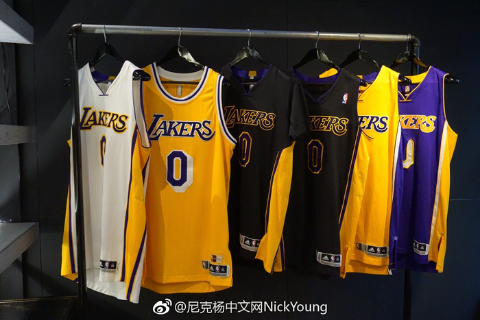 DO：圣徒拒绝埃弗顿对迪布林4000万报价，还价5000万+25%分成（南安普顿驳回埃弗顿4000万求购迪布林，索价5000万并附25%转售分成）