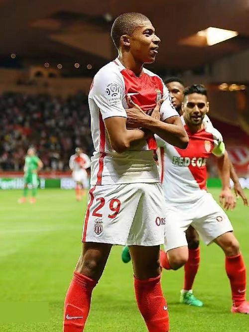 迟来的告别，拜仁在主场为科曼举办告别仪式（主场谢幕夜：拜仁为科曼补办告别仪式）