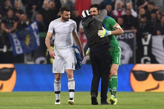 拜仁在联赛71次战胜斯图加特，创造德甲最多胜场纪录（拜仁对斯图加特联赛第71胜，刷新德甲胜场纪录）