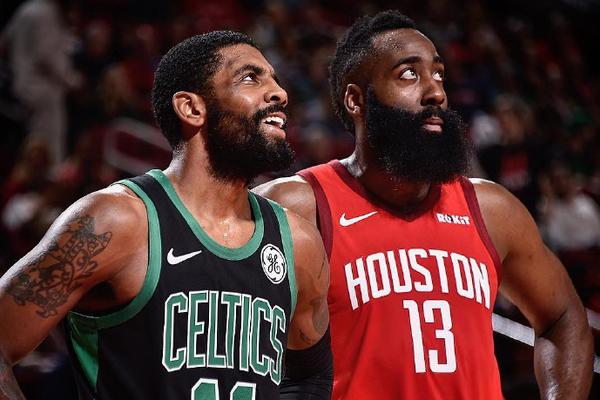 詹姆斯关键得分锁定胜局（詹姆斯致命一击奠定胜局）