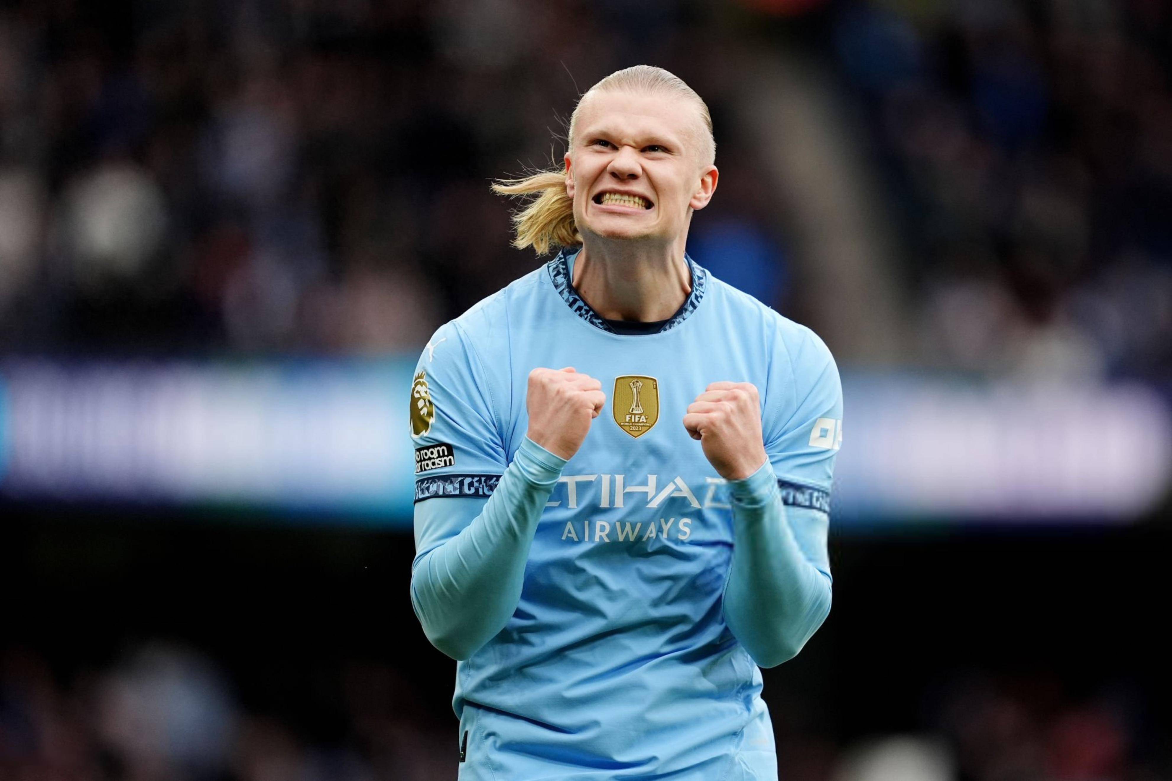 基米希穿充气南瓜装庆祝万圣节，德国队友劳姆赞其为“超模”（基米希穿充气南瓜服庆祝万圣节，德国队友劳姆直呼像超模）