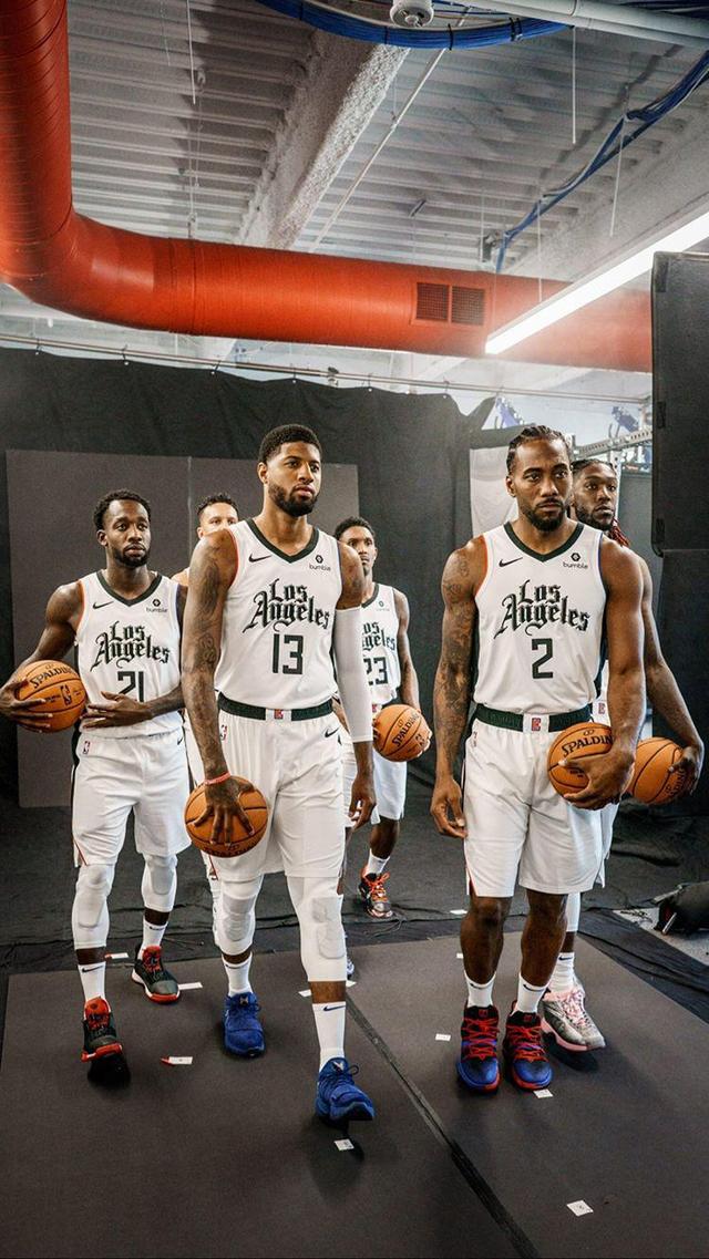 记者：申花今天下午飞赴天津，于汉超、戴伟浚等人随队出征（记者称申花今日下午启程赴津，于汉超、戴伟浚等球员随队出征）