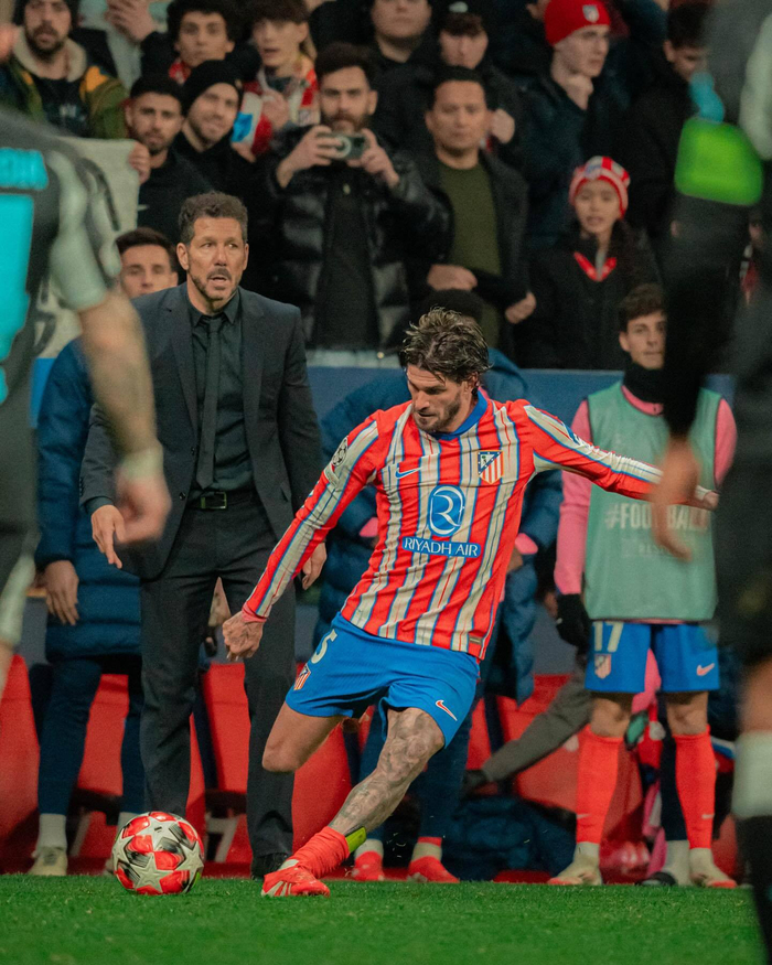 墨尔本城边卫新星：偶像是卡希尔，在德比进球意义非凡（墨尔本城边后卫新秀：偶像卡希尔，德比破门格外珍贵）