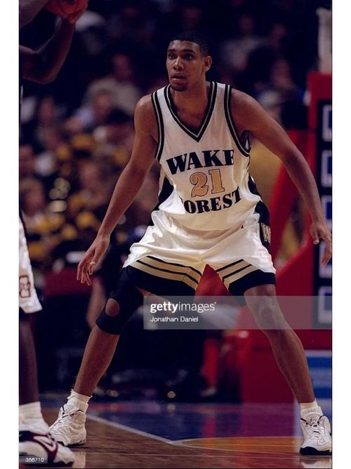 欧冠战报：麦肯尼、戴维联袂破门，尤文2-0轻取帕福斯（欧冠快讯：麦肯尼、戴维先后建功，尤文2-0完胜帕福斯）