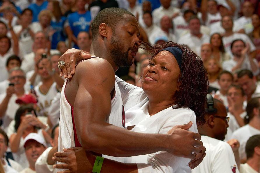 阿拉维斯后卫：巴萨很强，但我们将拼上性命力争带走三分（阿拉维斯后卫：巴萨实力强劲，我们将不惜一切争夺三分）